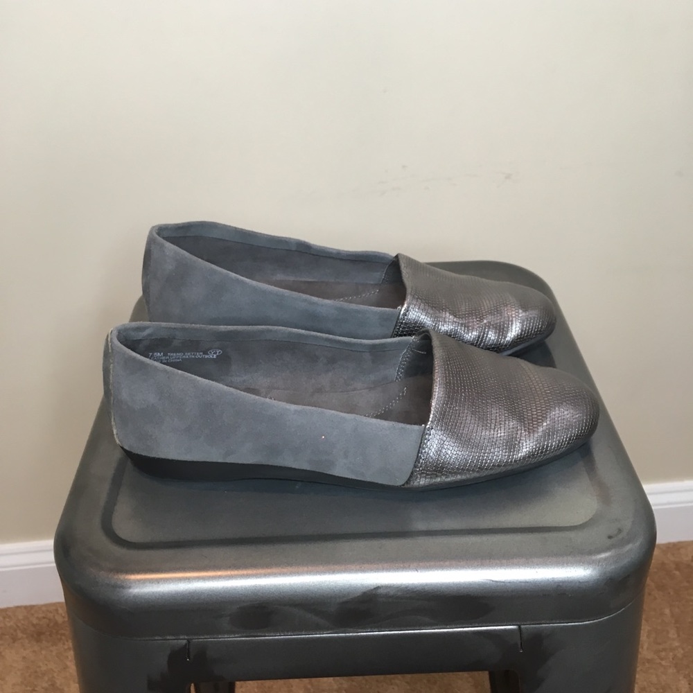 AEROSOLES SILVER LOAFERS